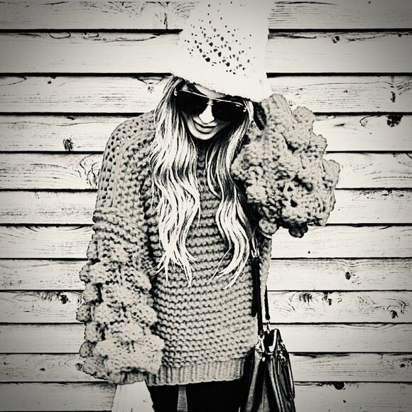 Macaron gray bubble-sleeve knit soft sweater Small BOHO grey hand knit Pom Pom - Picture 14 of 16